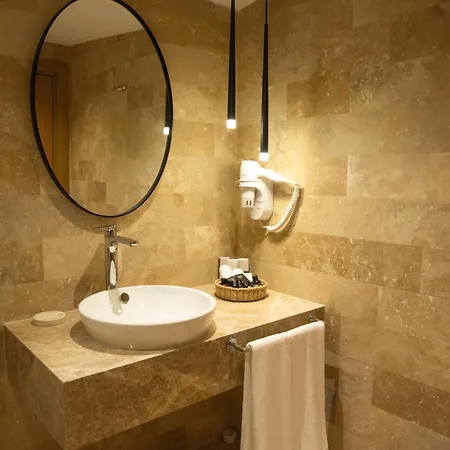 Villaqua Boutique Hotel *