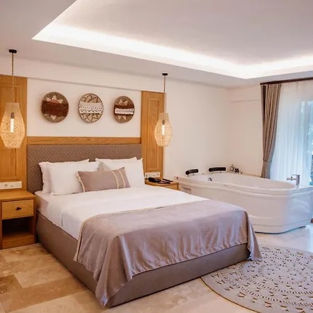 Villaqua Boutique Hotel *