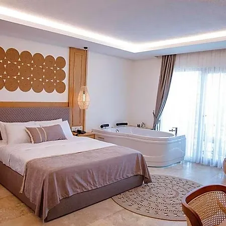 Villaqua Boutique Hotel 3*
