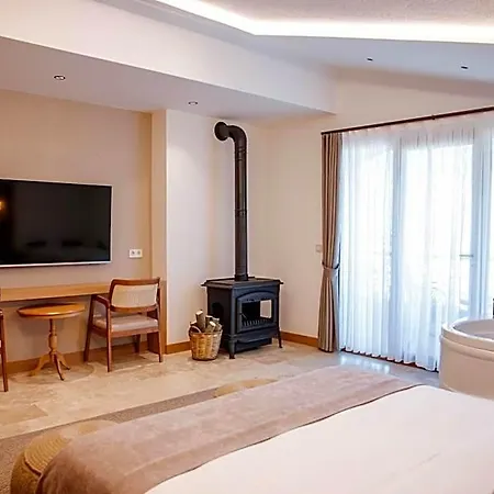 Villaqua Boutique Hotel 3*